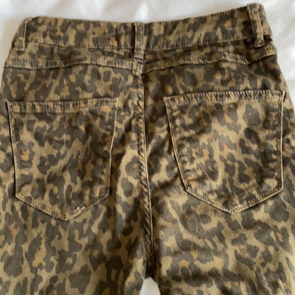 Zara high rise, skinny leopard print jeans. - Picture 3 of 5